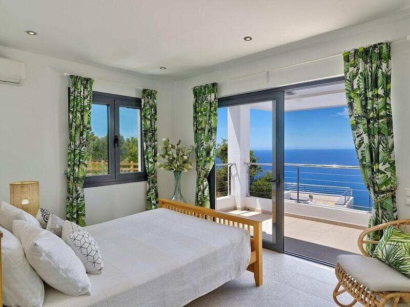 Clifftop Villa *