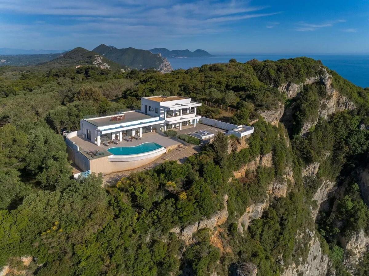 Clifftop Villa *